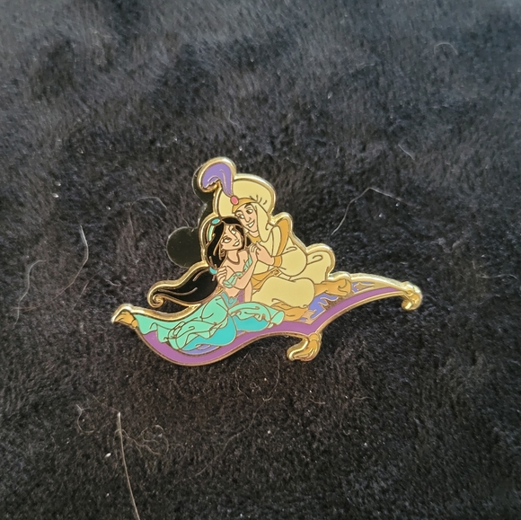 Disney Pins - Picture 6 of 7